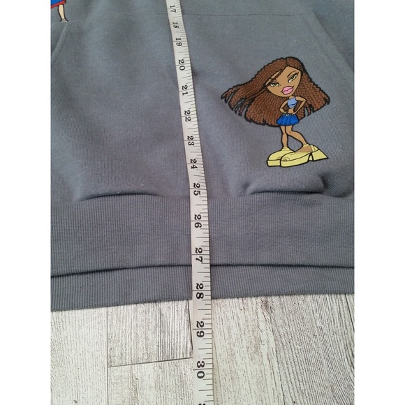 Bratz Hoodie Gray Sweatshirt Pullover  Top Shirt Size Large L Bratz Dolls 2001 - Picture 6 of 8